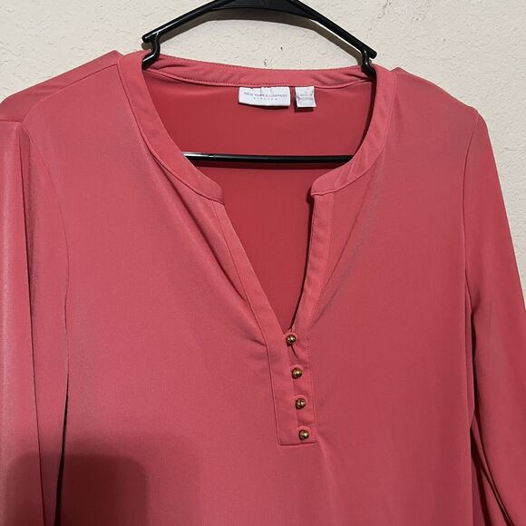 New York & Co Top Womens Size S Stretch Coral Pink Blouse Popover V Neck Buttons - Picture 2 of 6